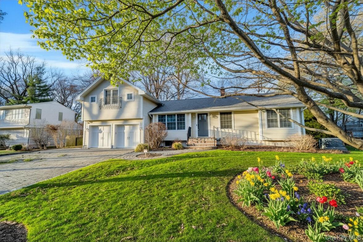4 Iroquois Avenue