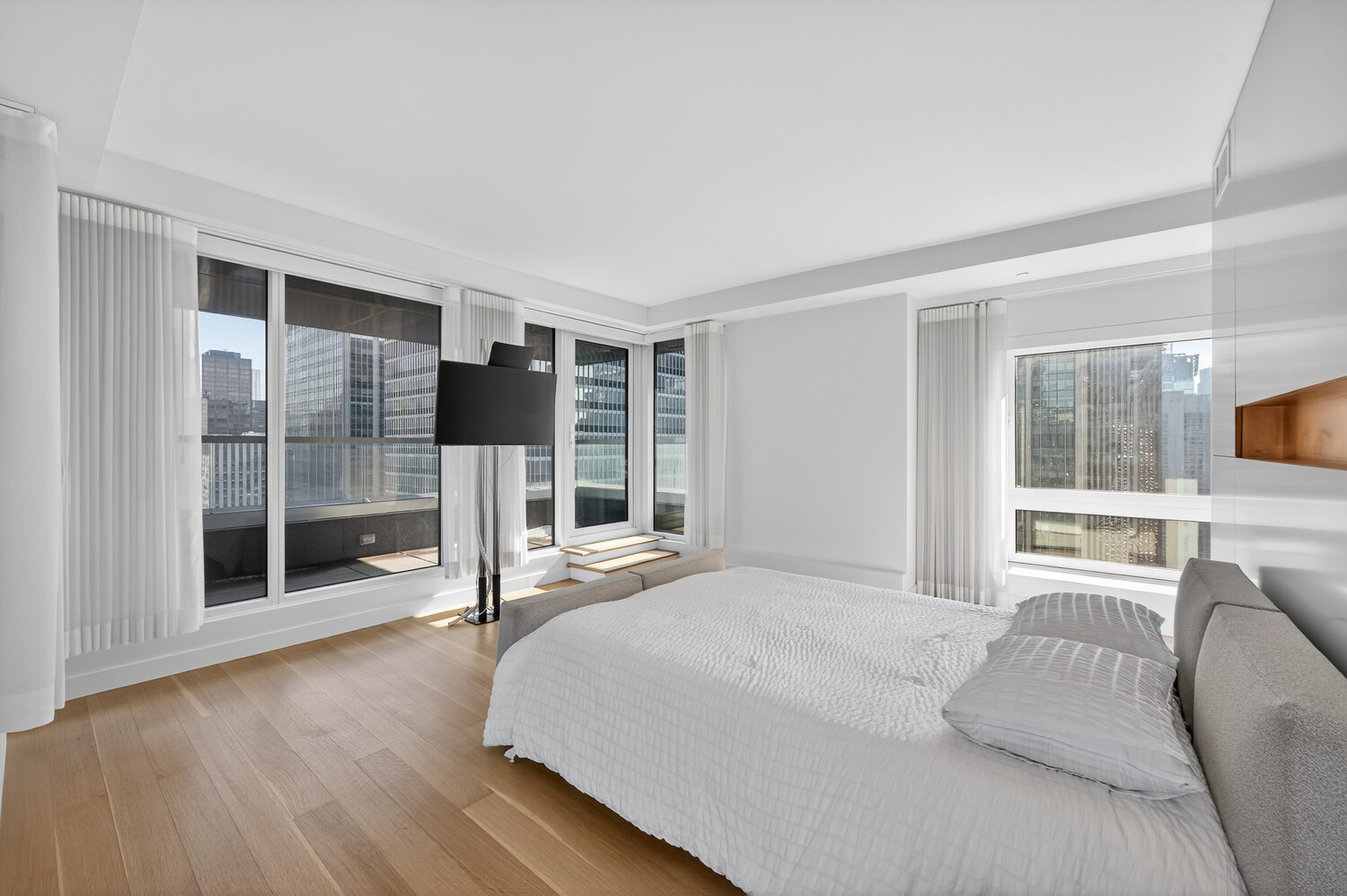 135 W 52ND Street PH4