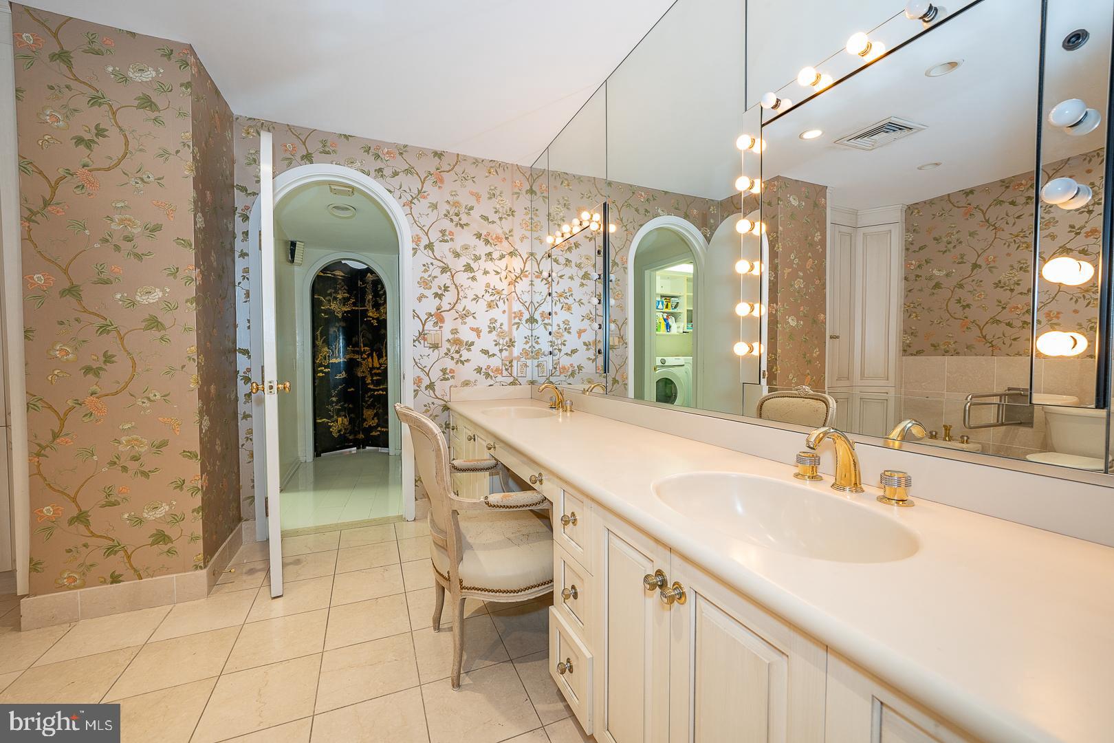 191 PRESIDENTIAL BOULEVARD R1009-1010