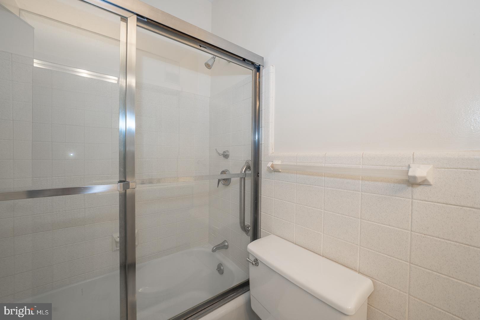 191 PRESIDENTIAL BOULEVARD R1009-1010