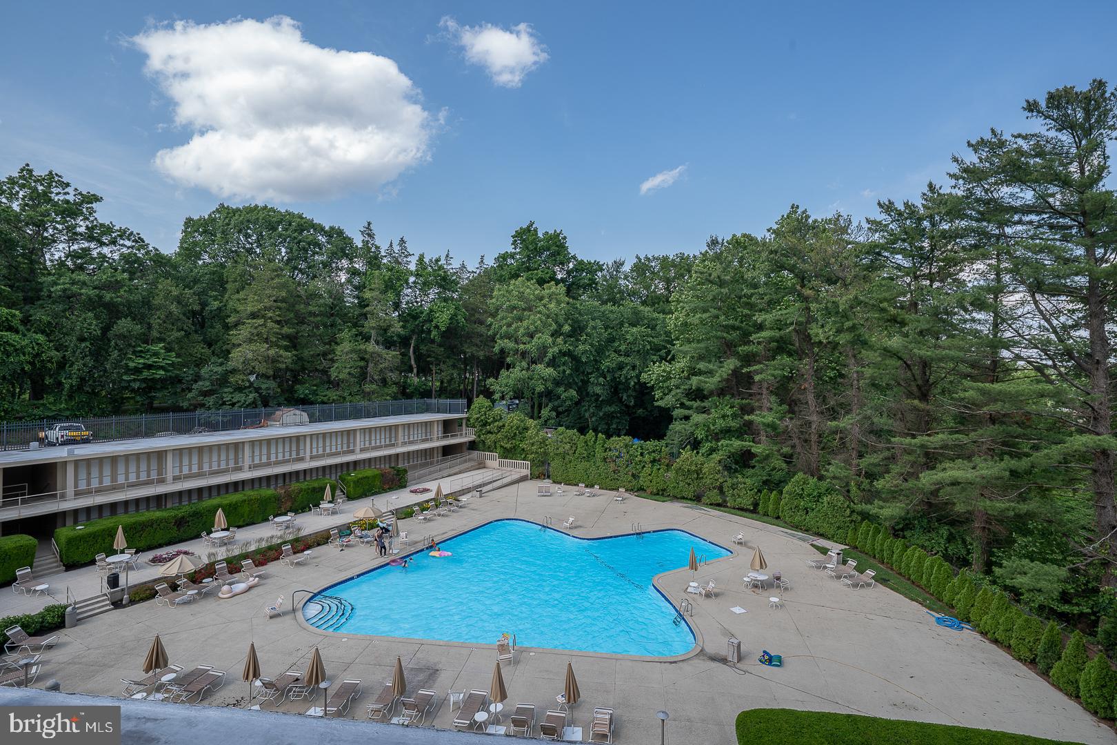 191 PRESIDENTIAL BOULEVARD R1009-1010