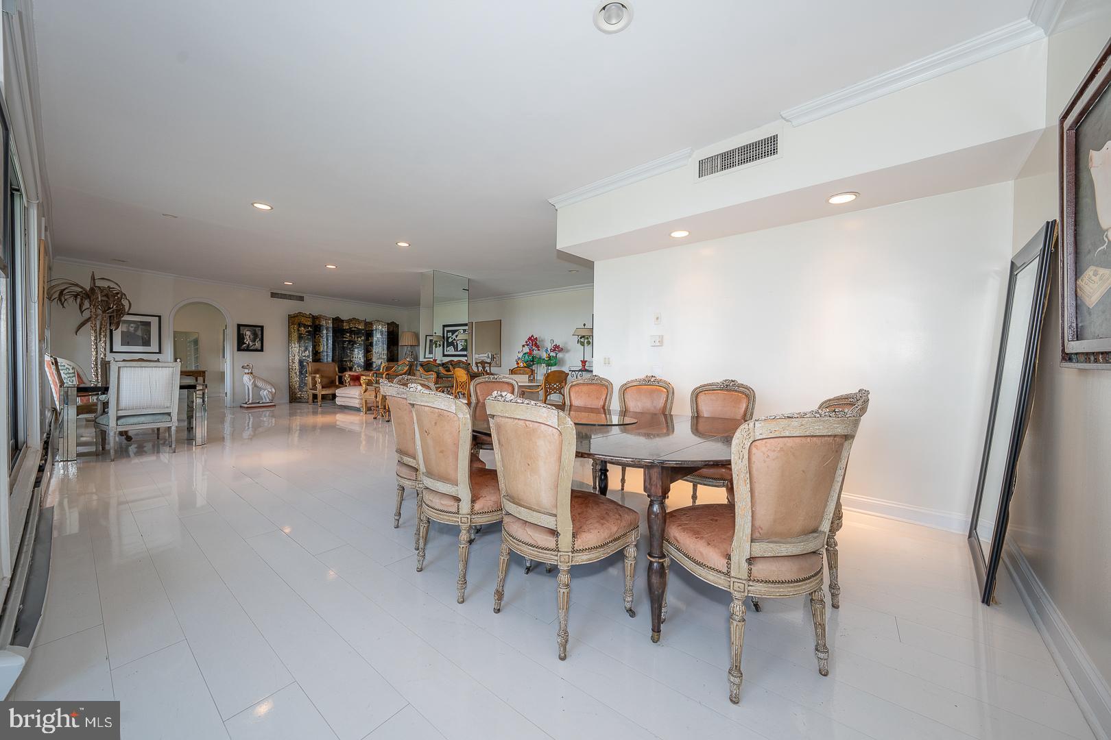 191 PRESIDENTIAL BOULEVARD R1009-1010