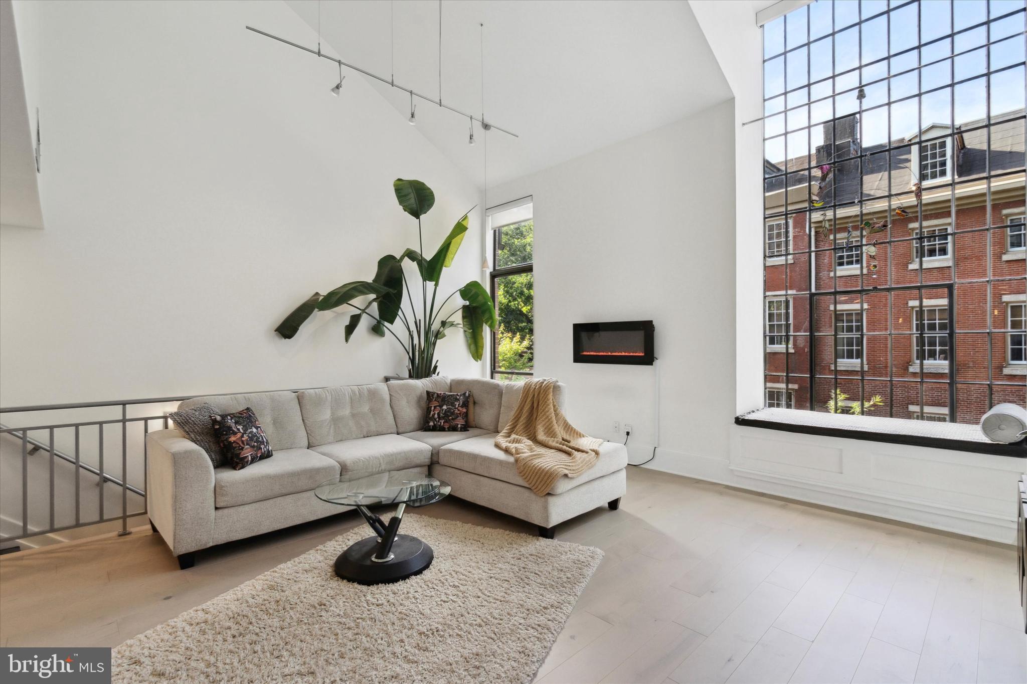 525-1/2 Spruce St #10