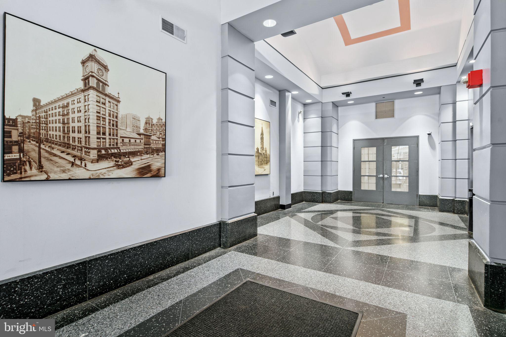 1027-31 Arch St #307