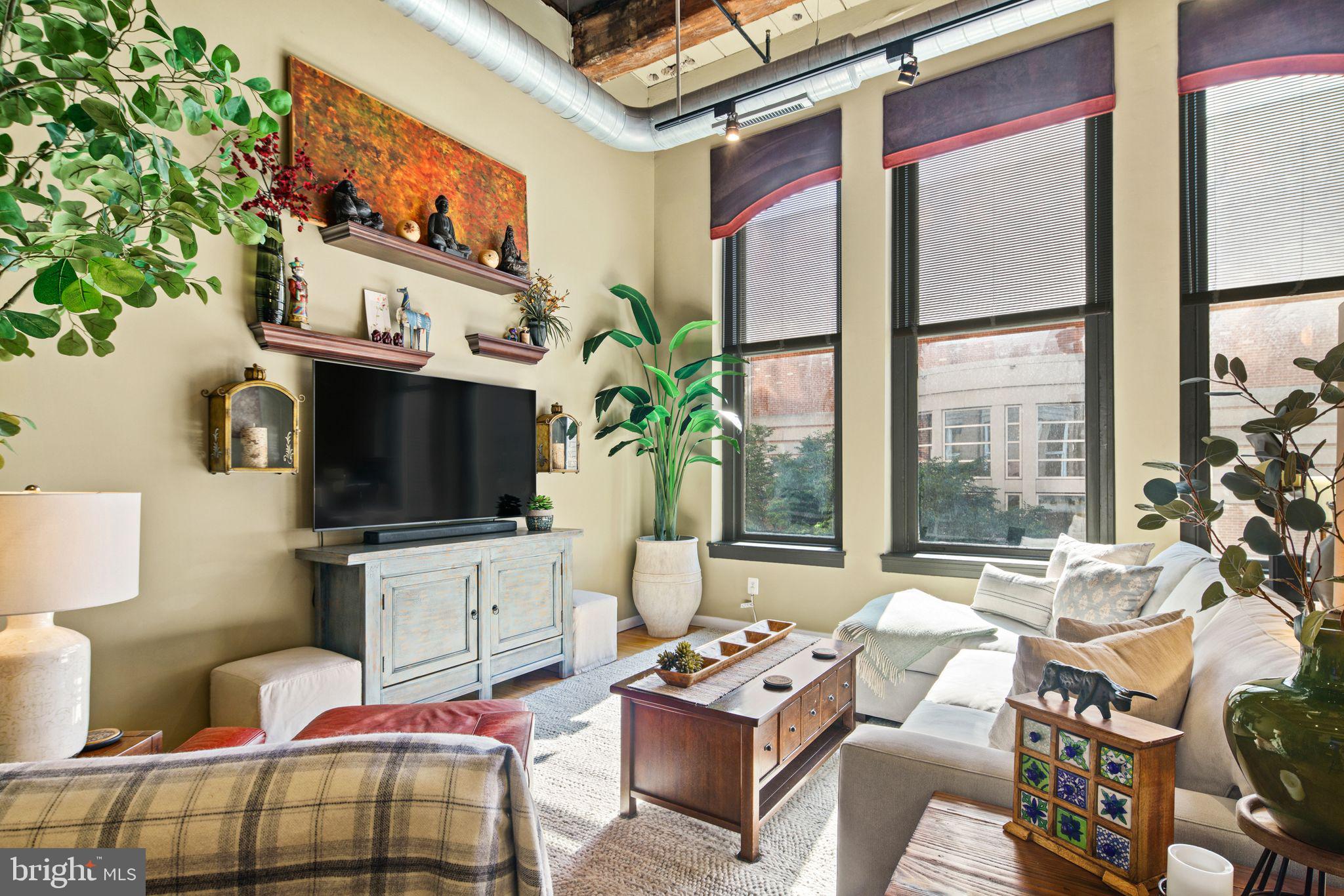 1027-31 Arch St #307