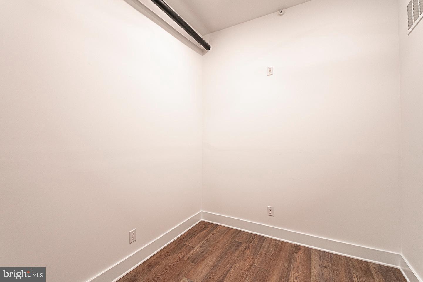 1211 BAINBRIDGE ST #UNIT 4D