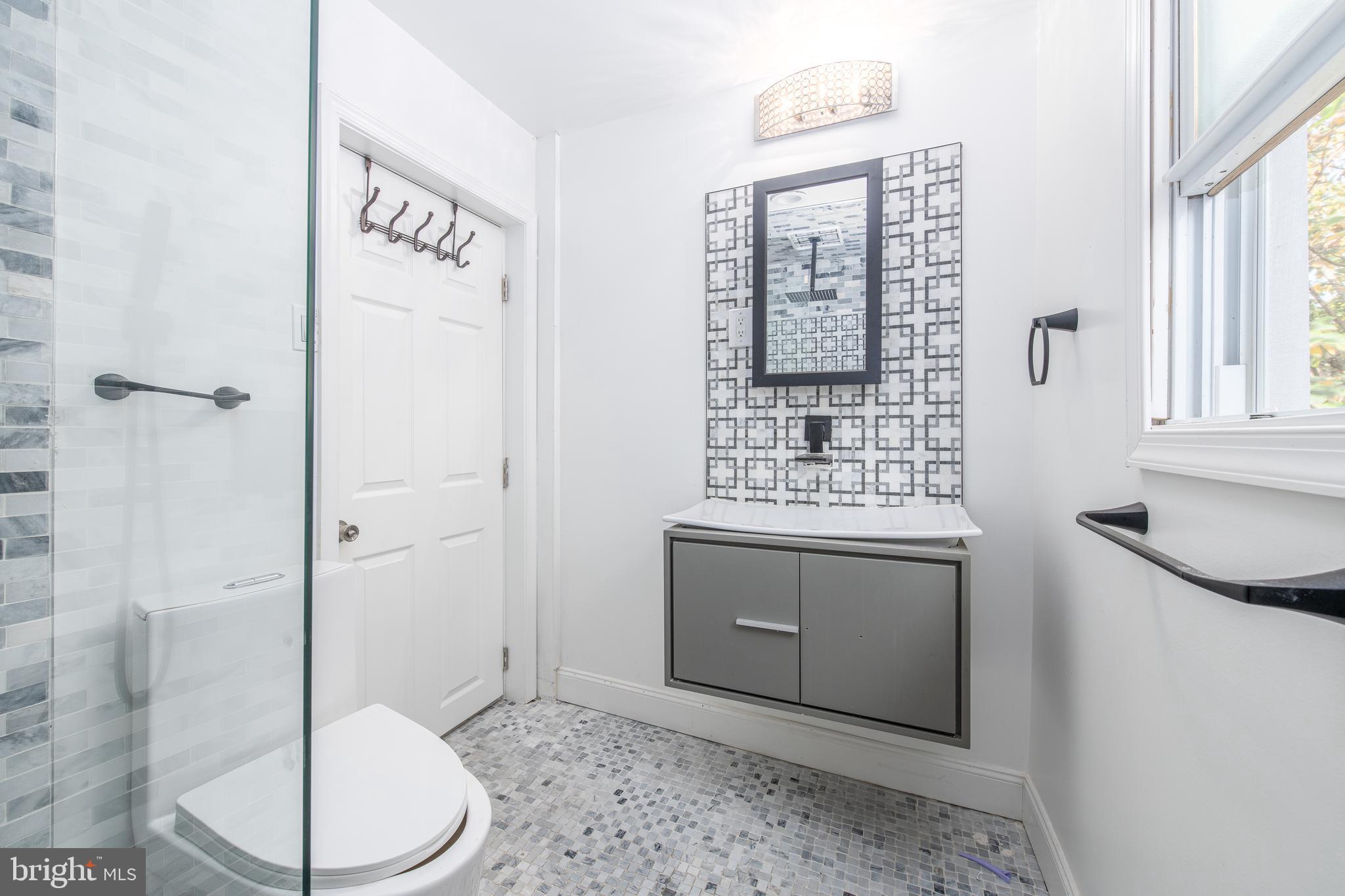 1313 S Myrtlewood St