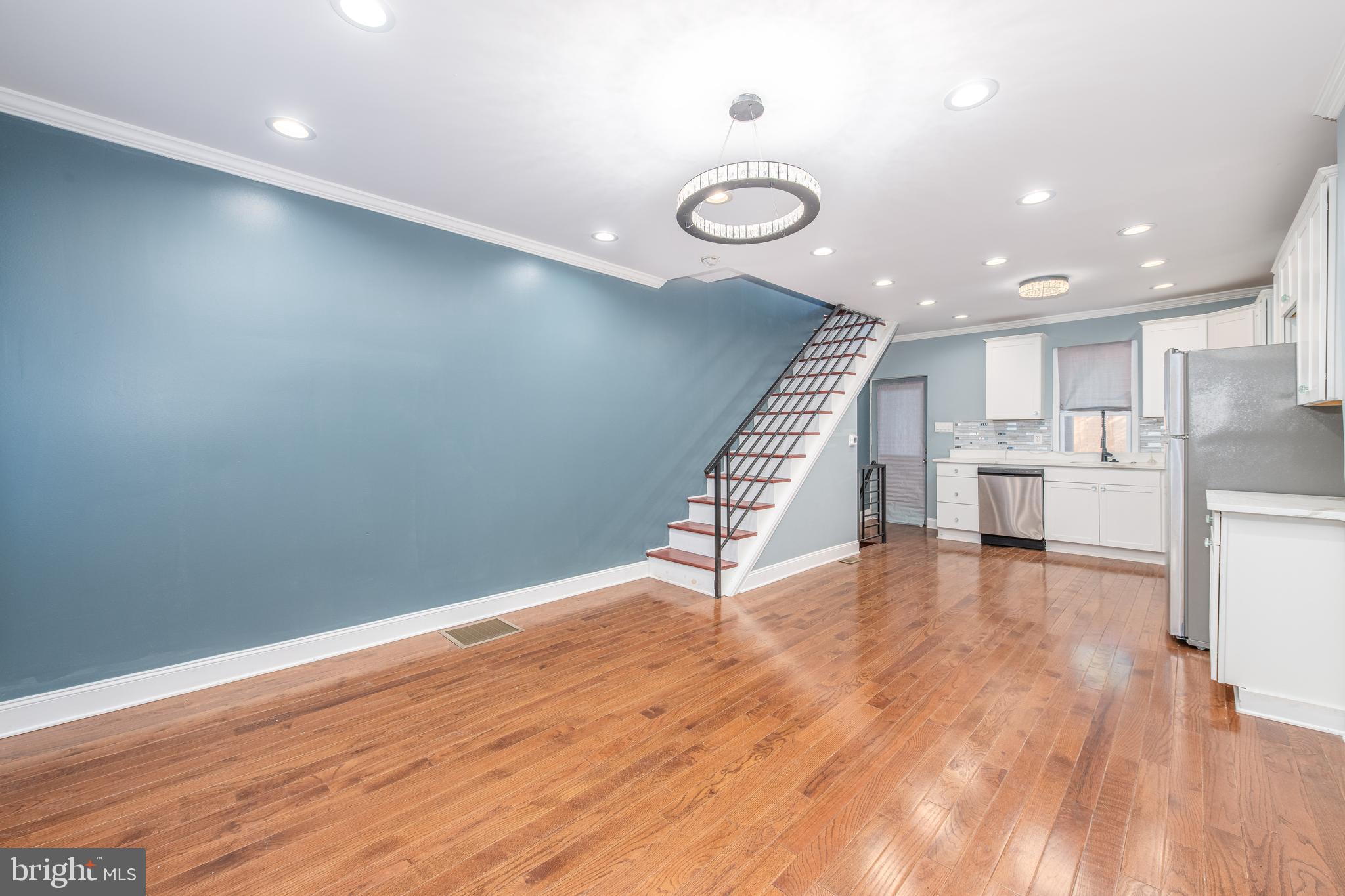 1313 S Myrtlewood St