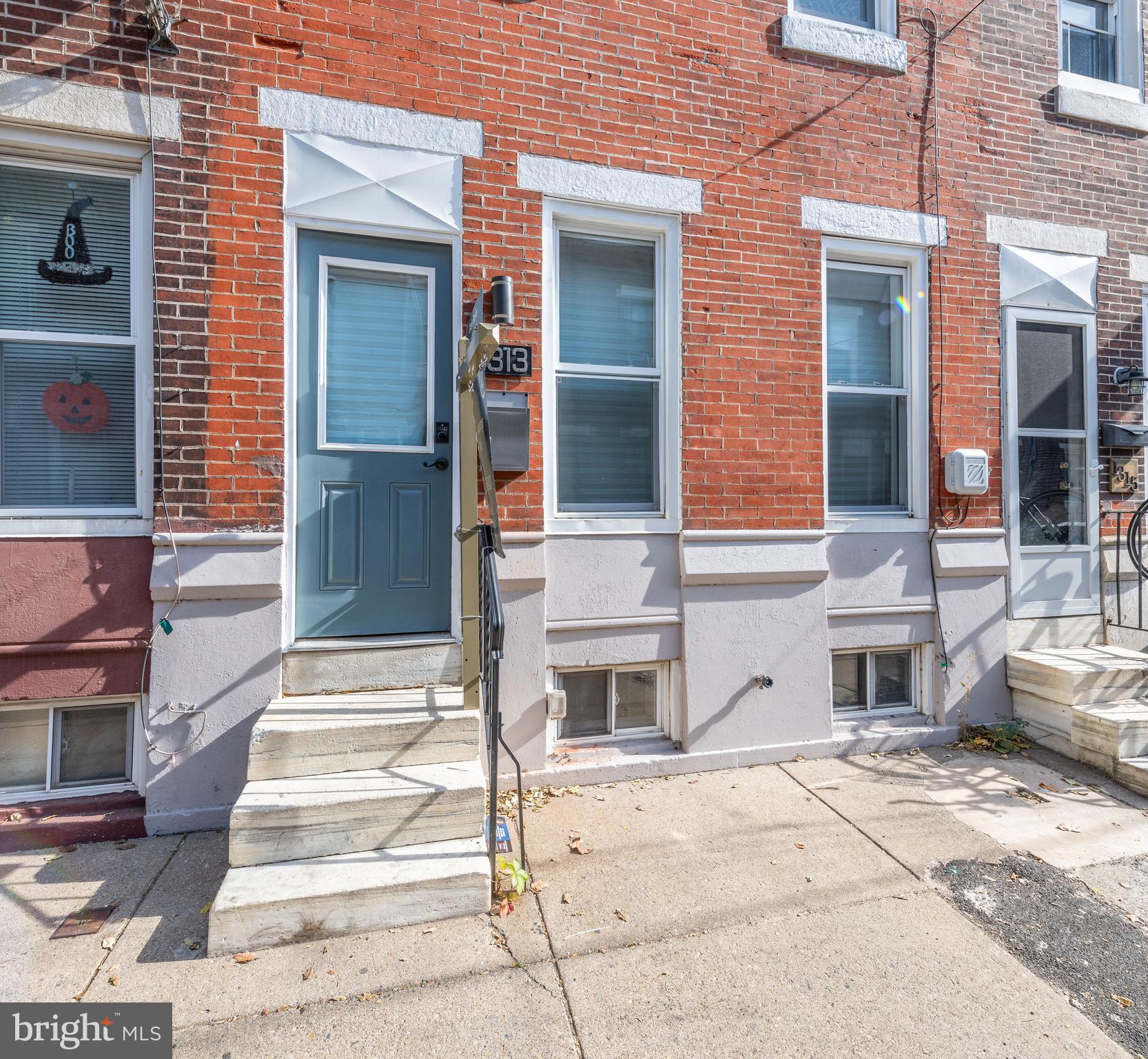 1313 S Myrtlewood St