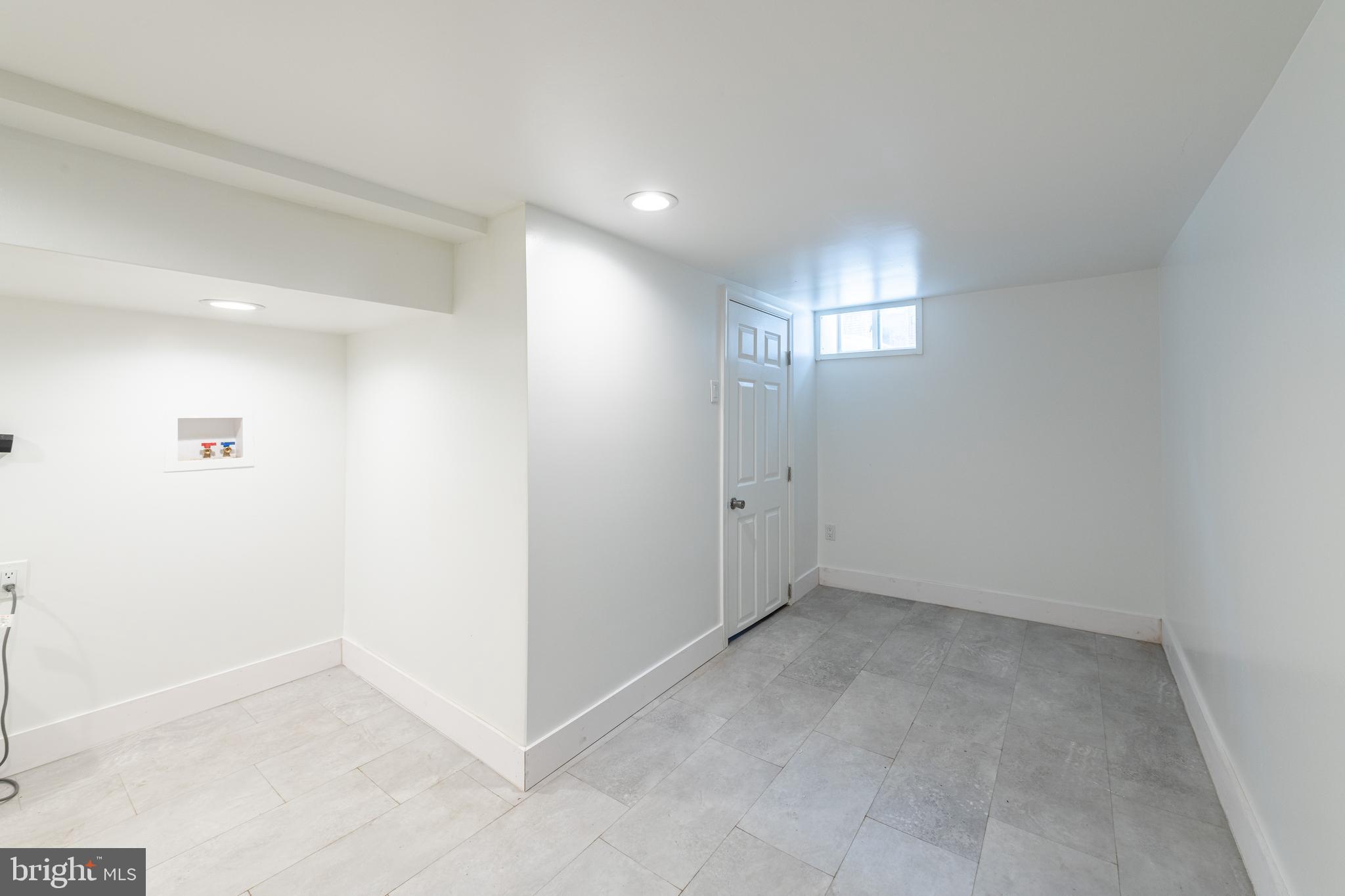 1313 S Myrtlewood St