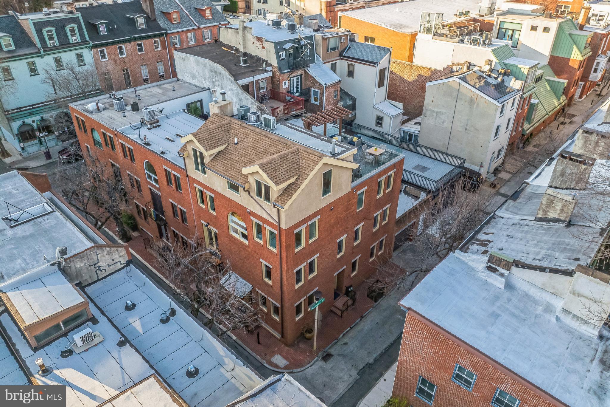 1109 Manning St