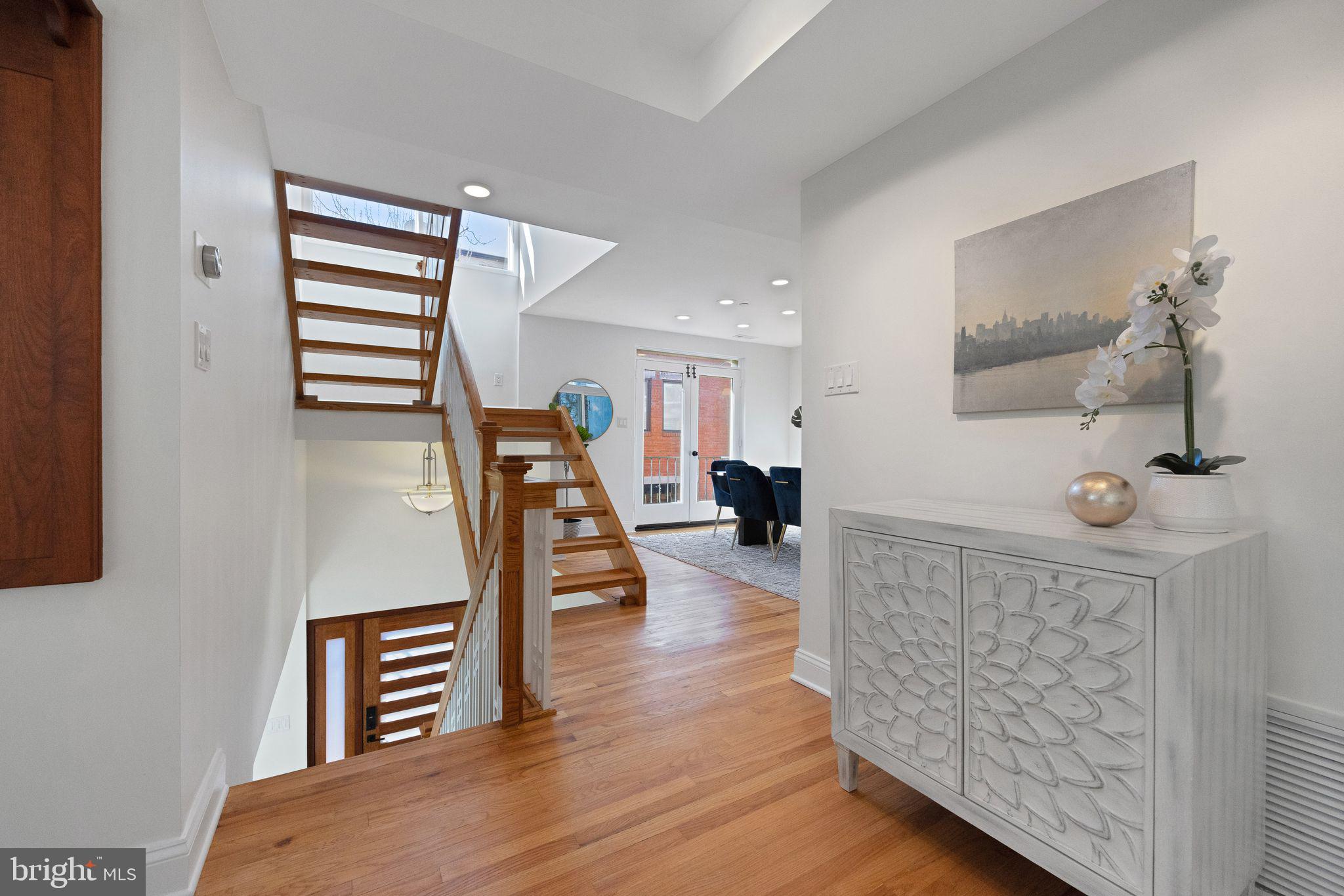 1109 Manning St