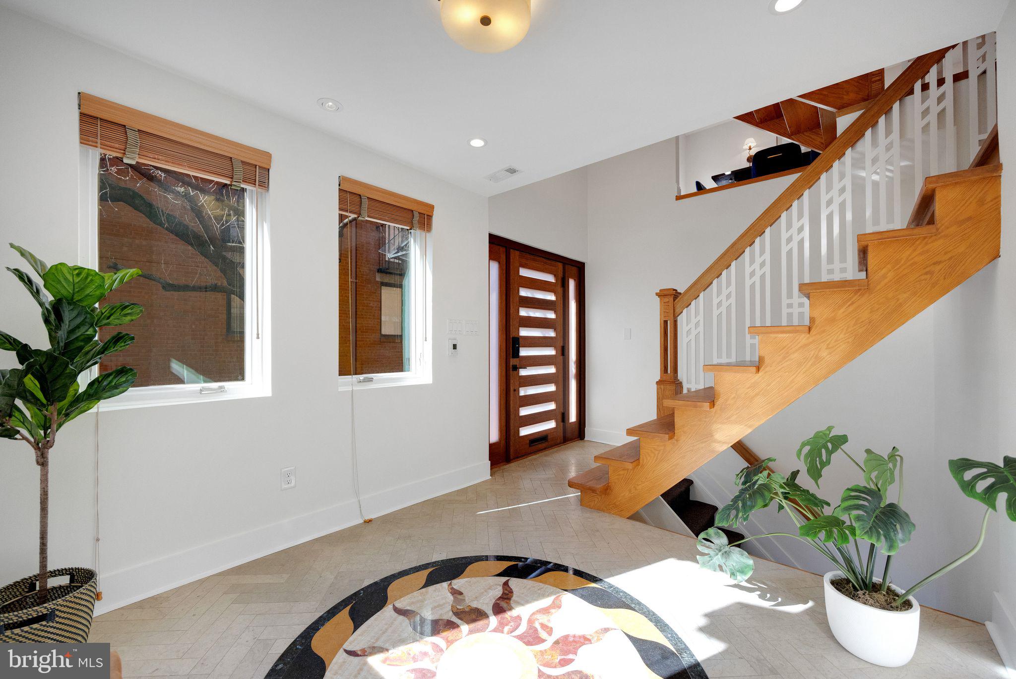 1109 Manning St