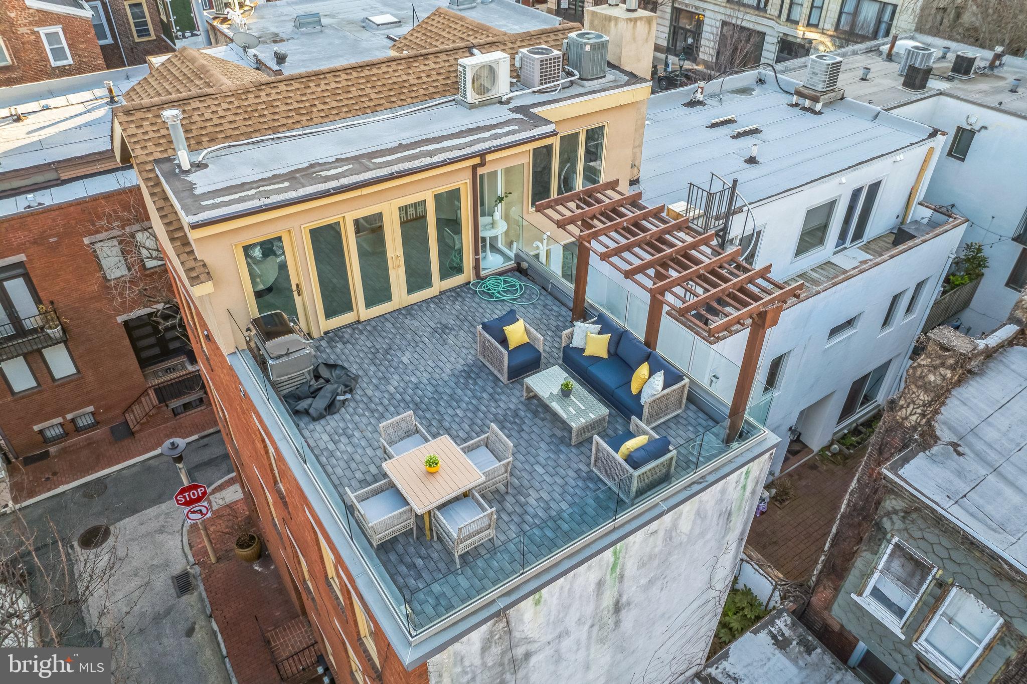 1109 Manning St