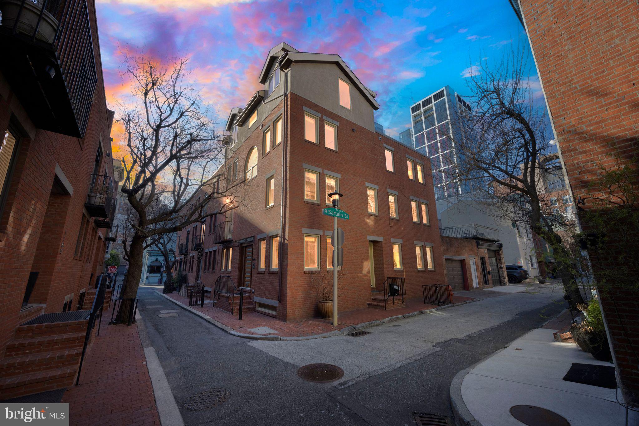 1109 Manning St