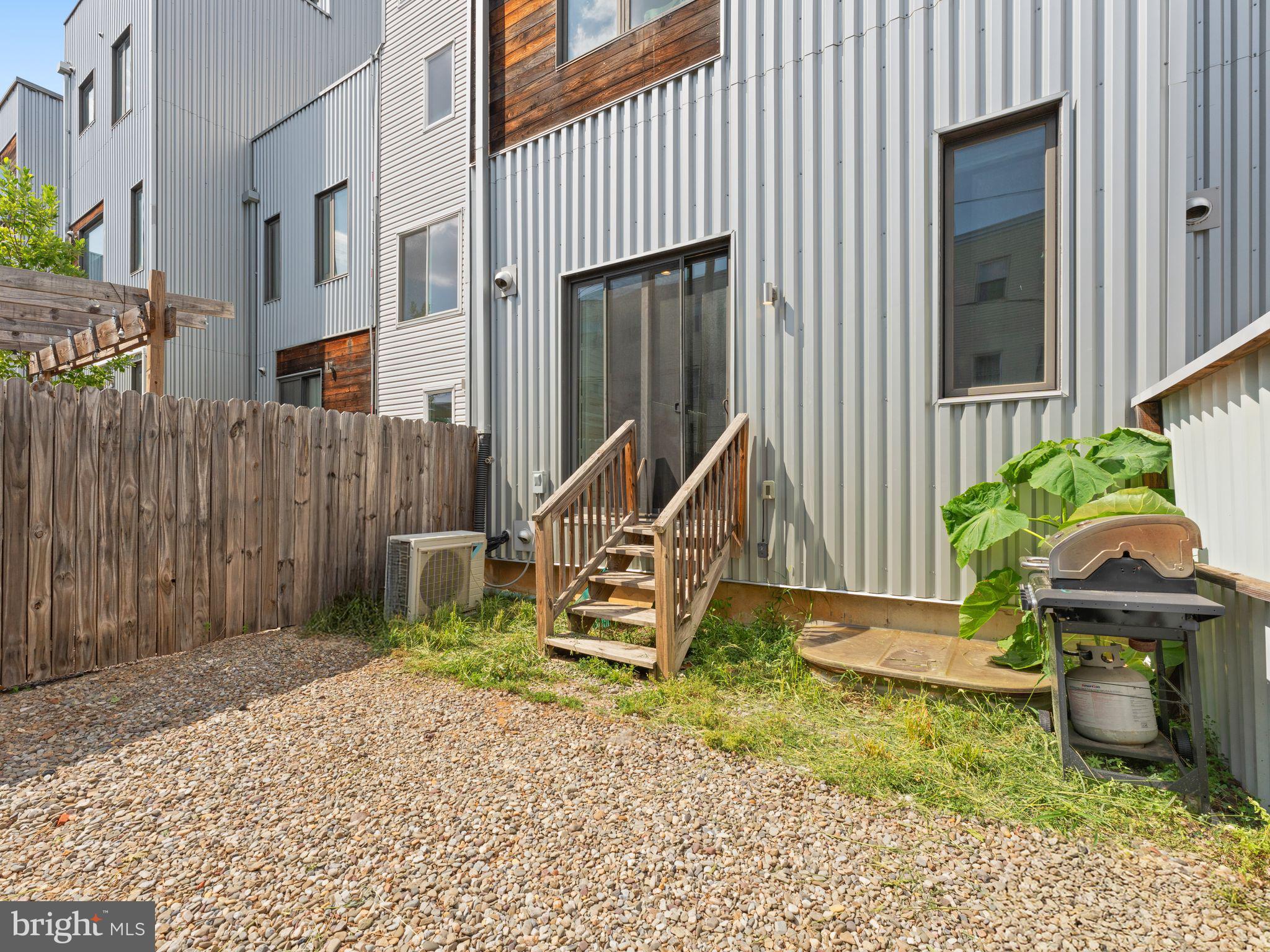 1724 FOLSOM STREET A