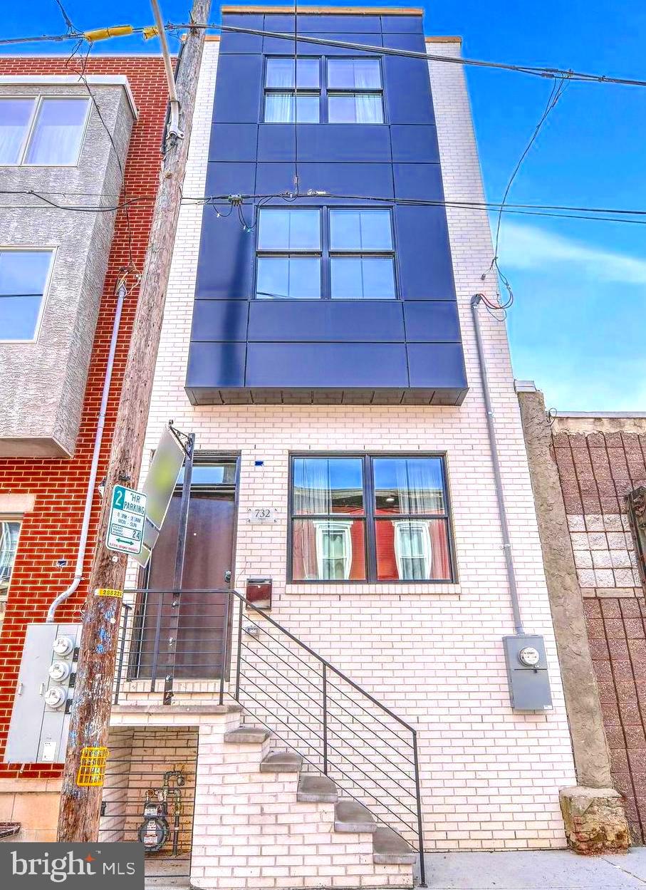 732 DALY STREET