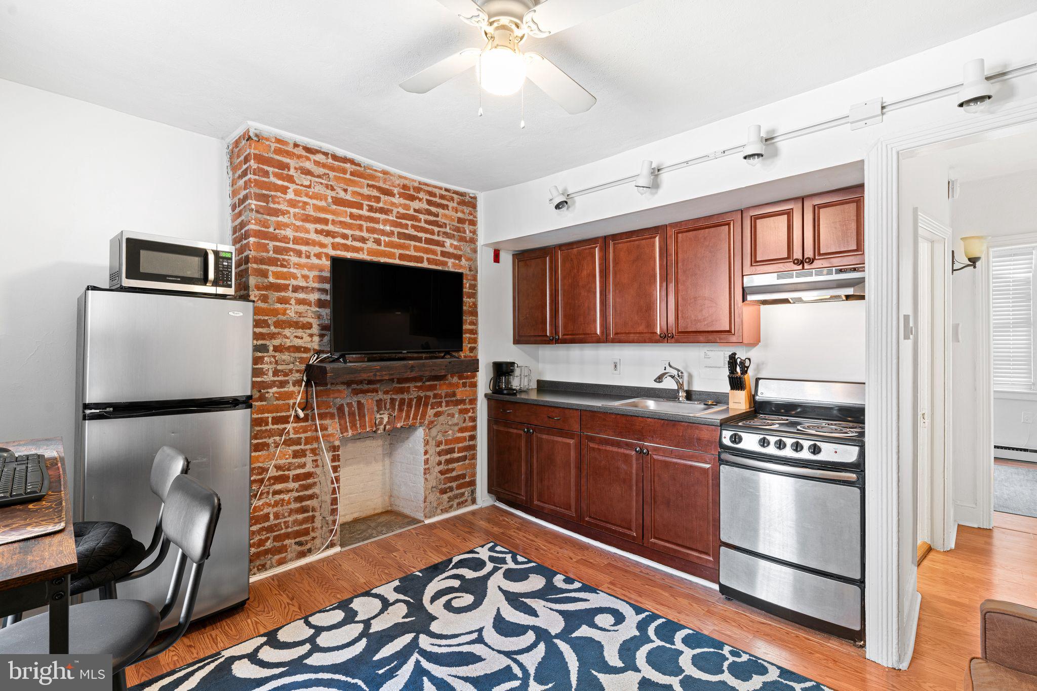 320 S JUNIPER STREET