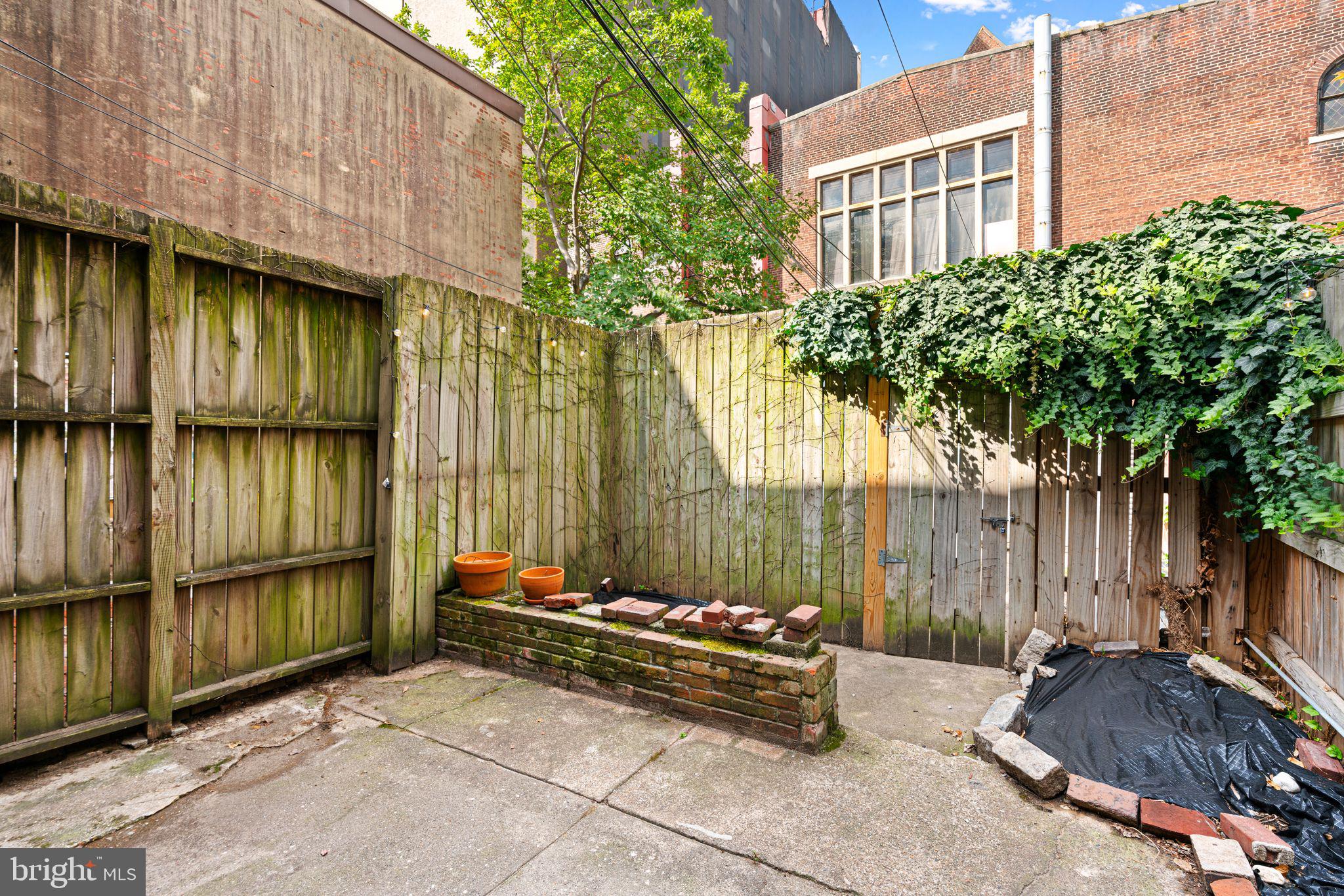 320 S JUNIPER STREET