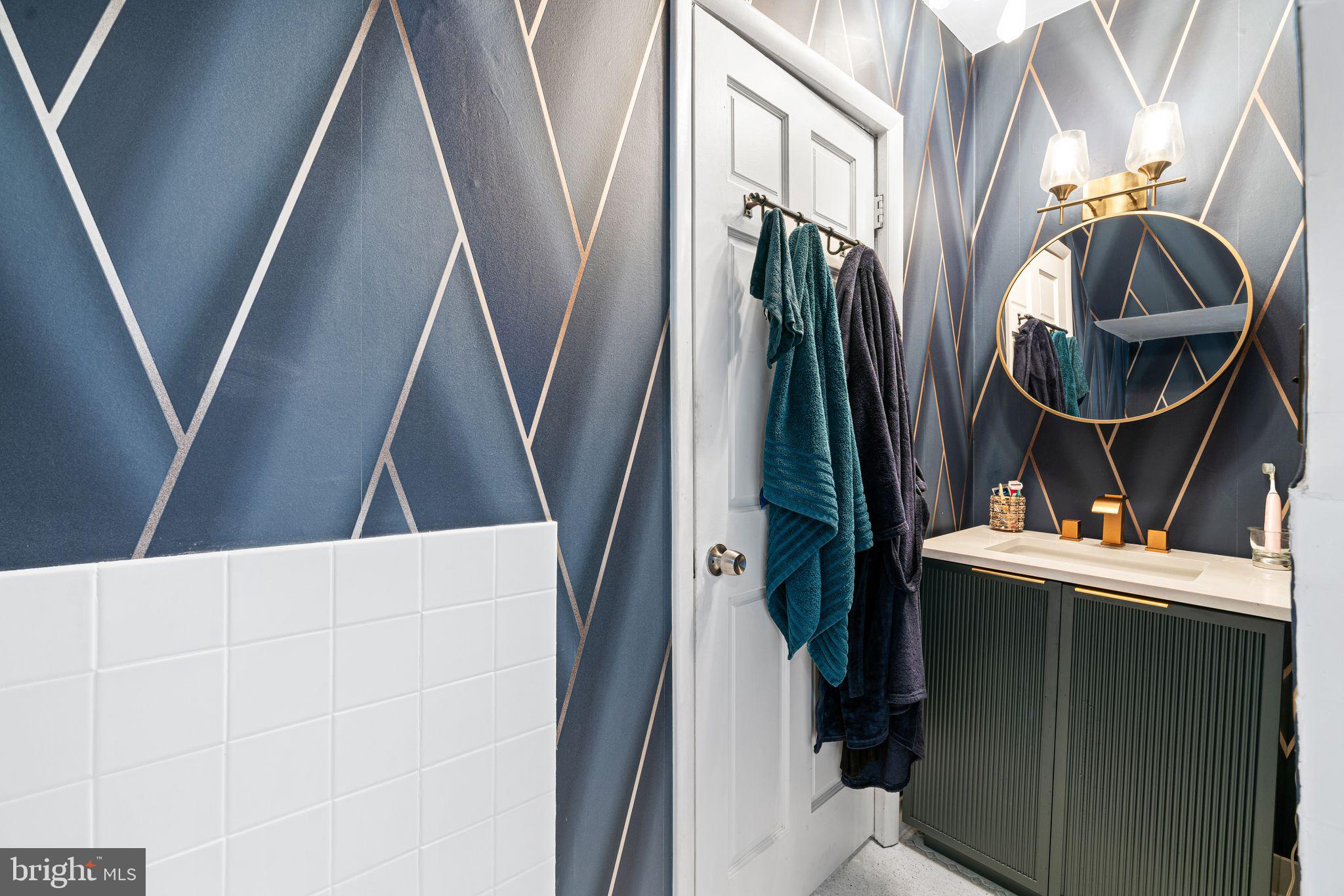 320 S JUNIPER STREET