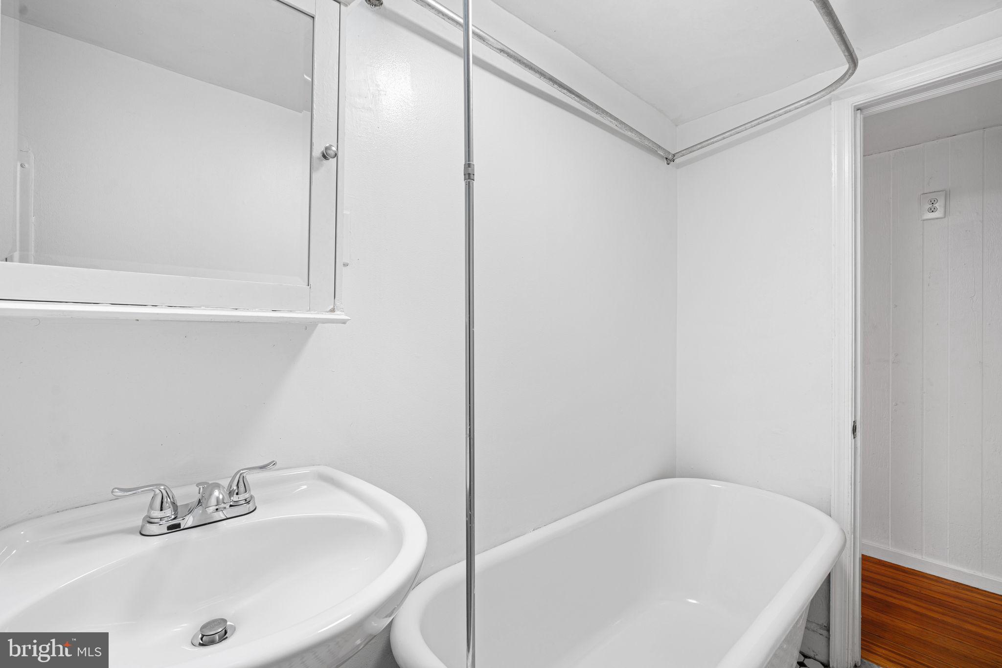 320 S JUNIPER STREET