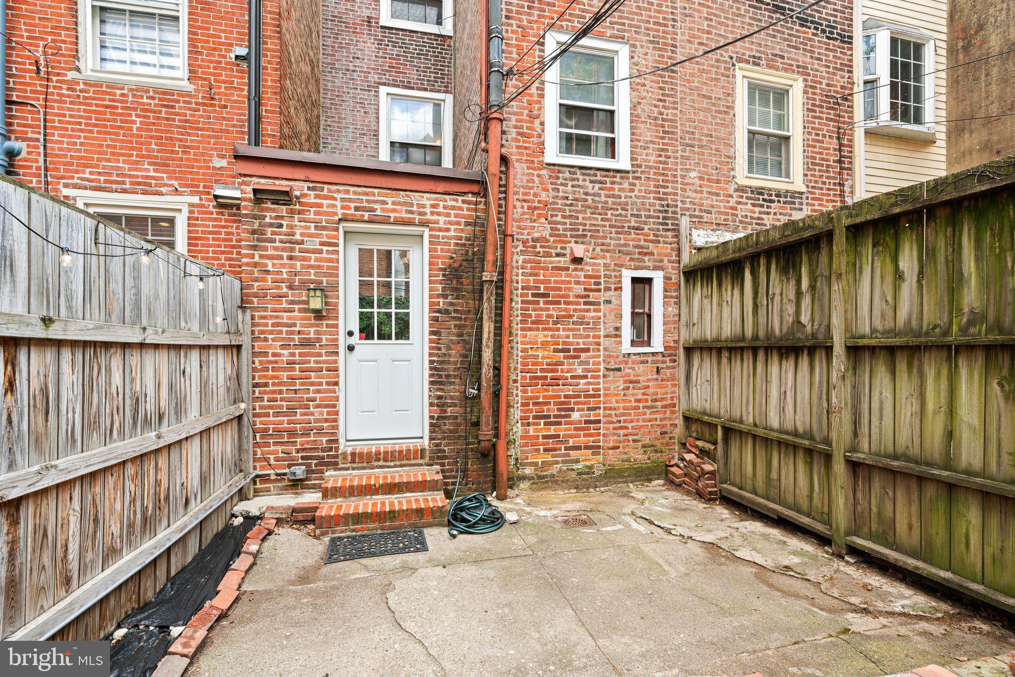 320 S JUNIPER STREET