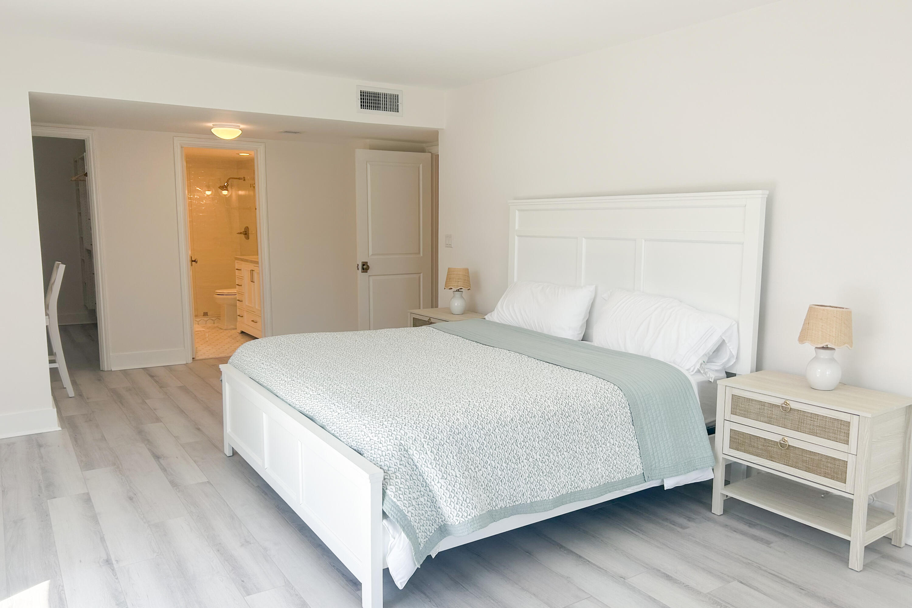 100 Worth Avenue 320