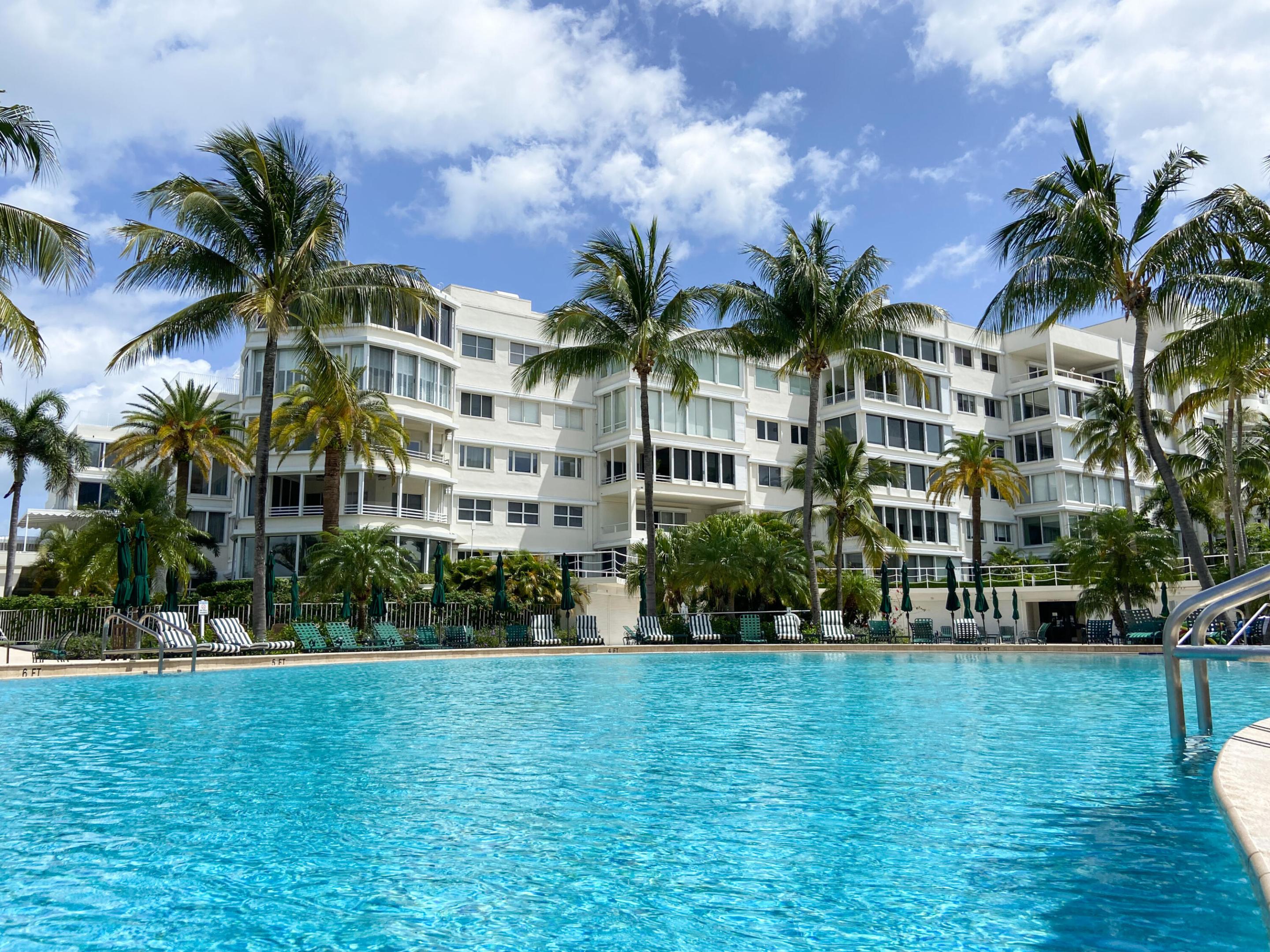 44 Cocoanut Row 610a