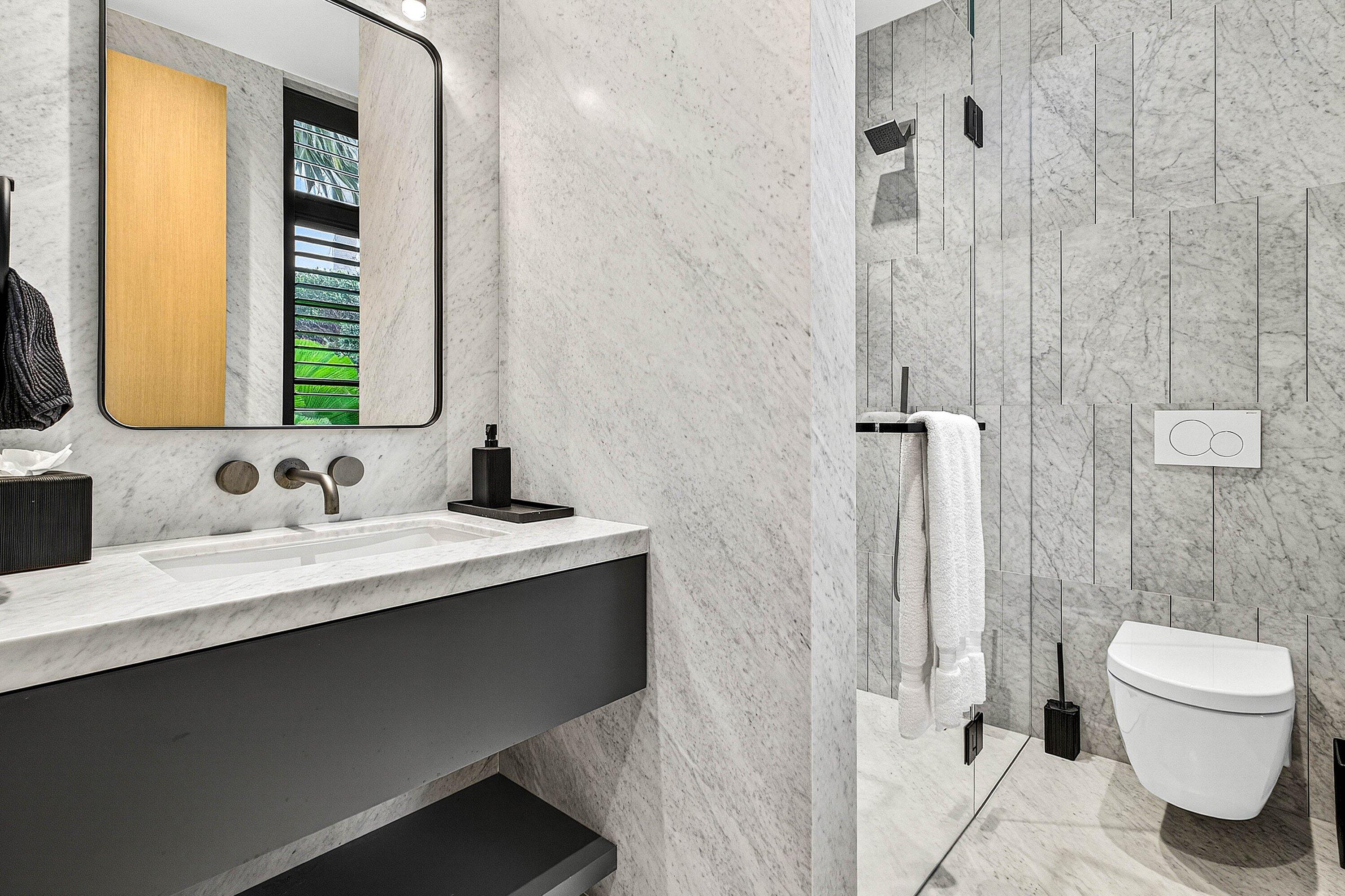 232 Seabreeze Avenue