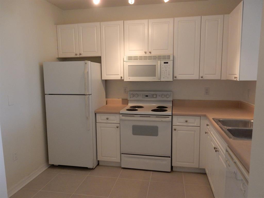 255 Evernia Street 302