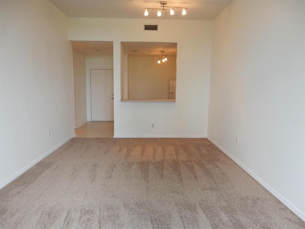 255 Evernia Street 302