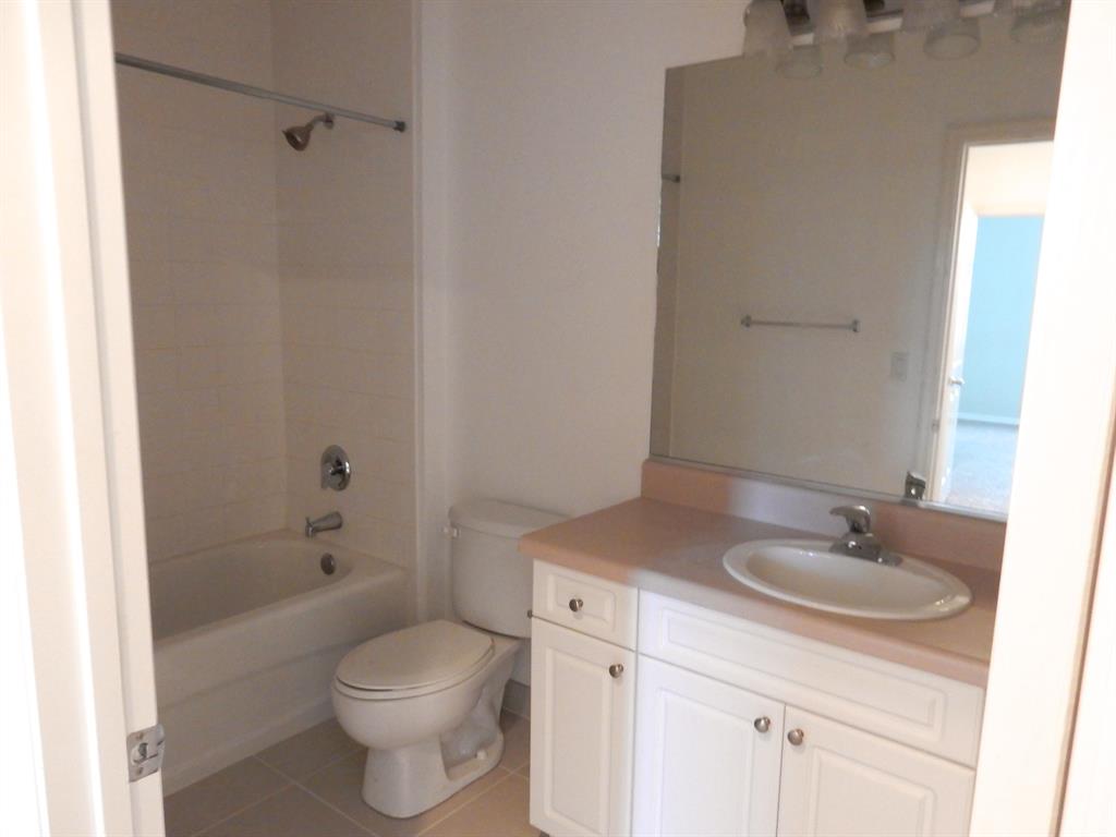 255 Evernia Street 302