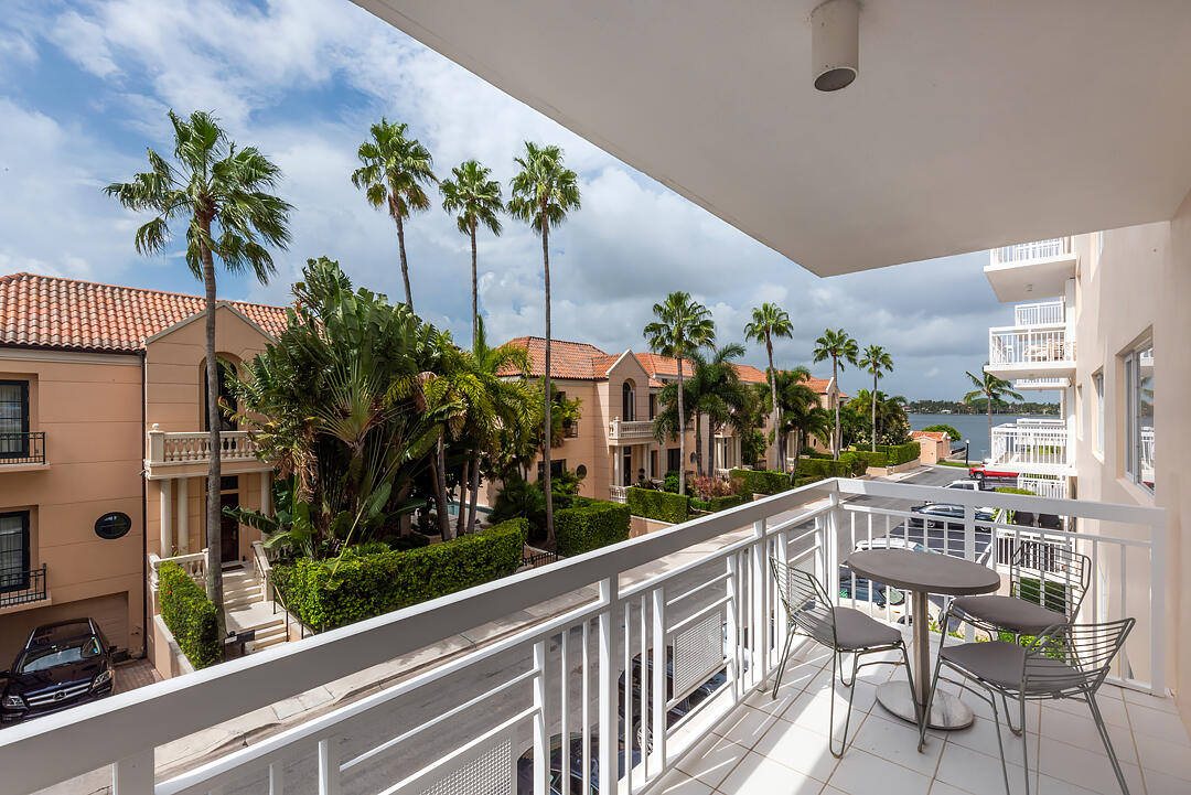 250 Bradley Place 301