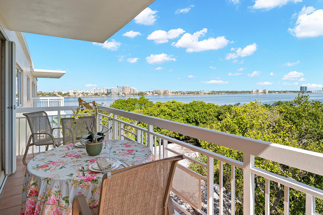 250 Bradley Place 706