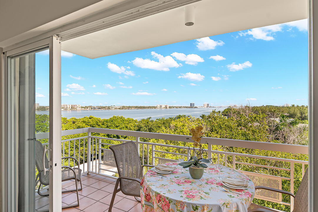 250 Bradley Place 706