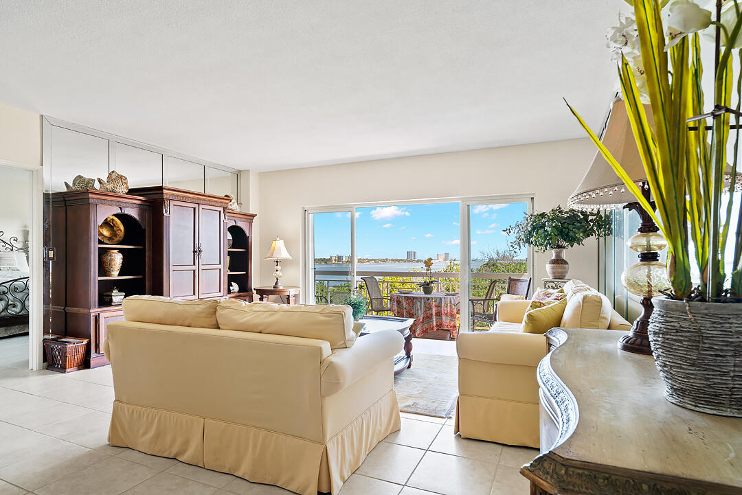 250 Bradley Place 706