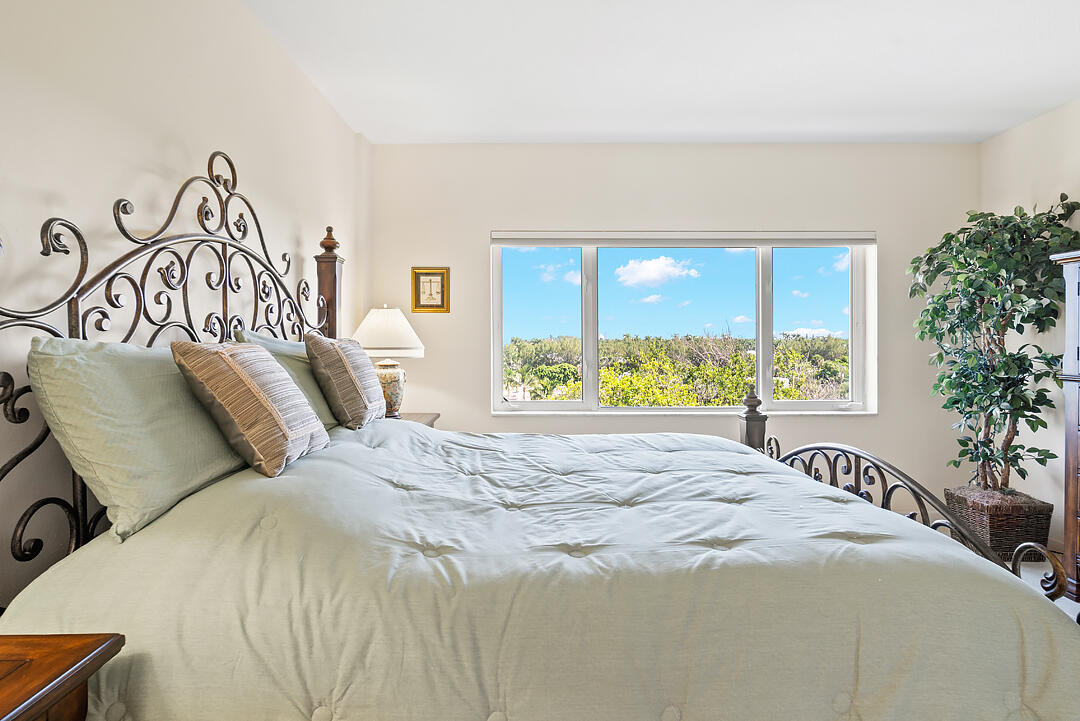 250 Bradley Place 706