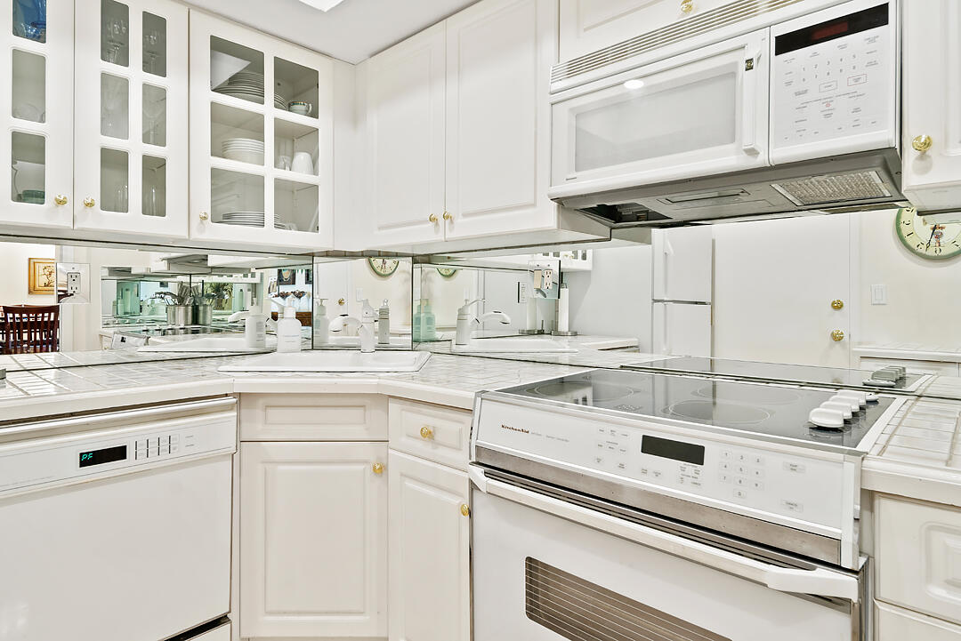 250 Bradley Place 706