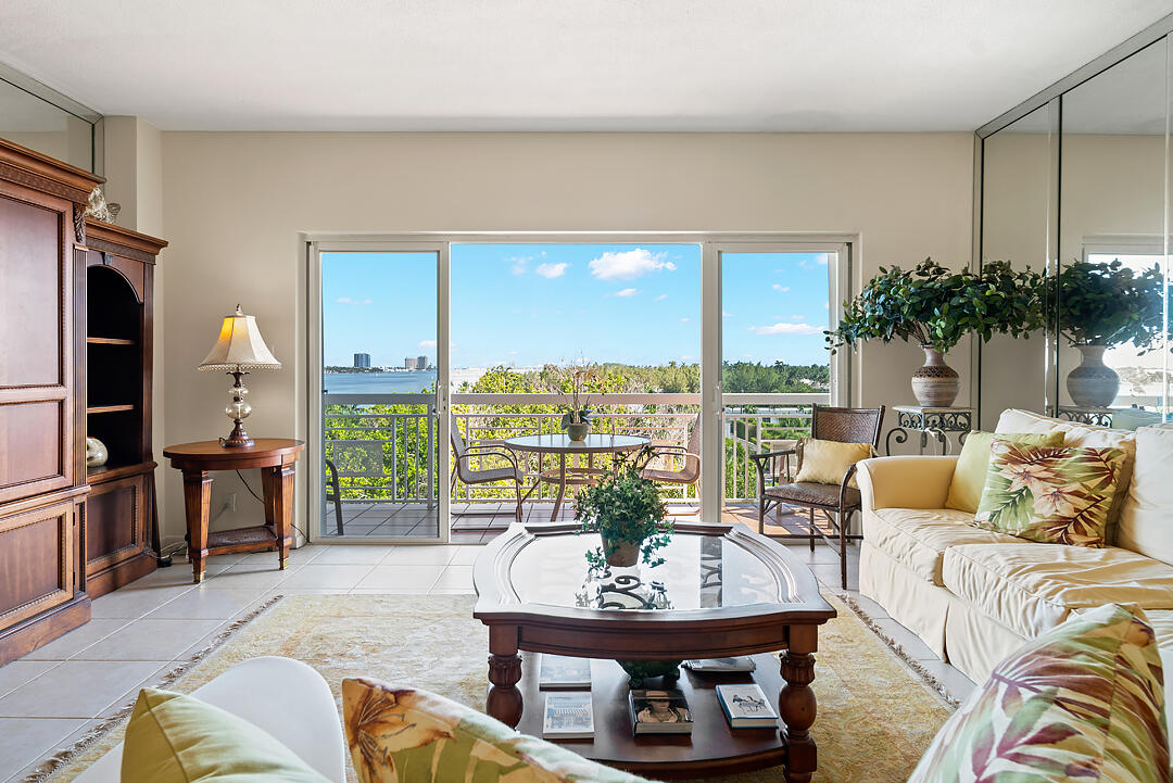 250 Bradley Place 706