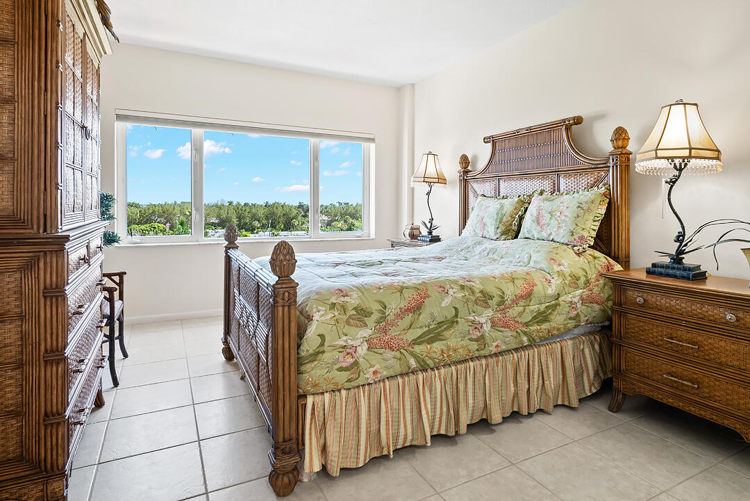 250 Bradley Place 706