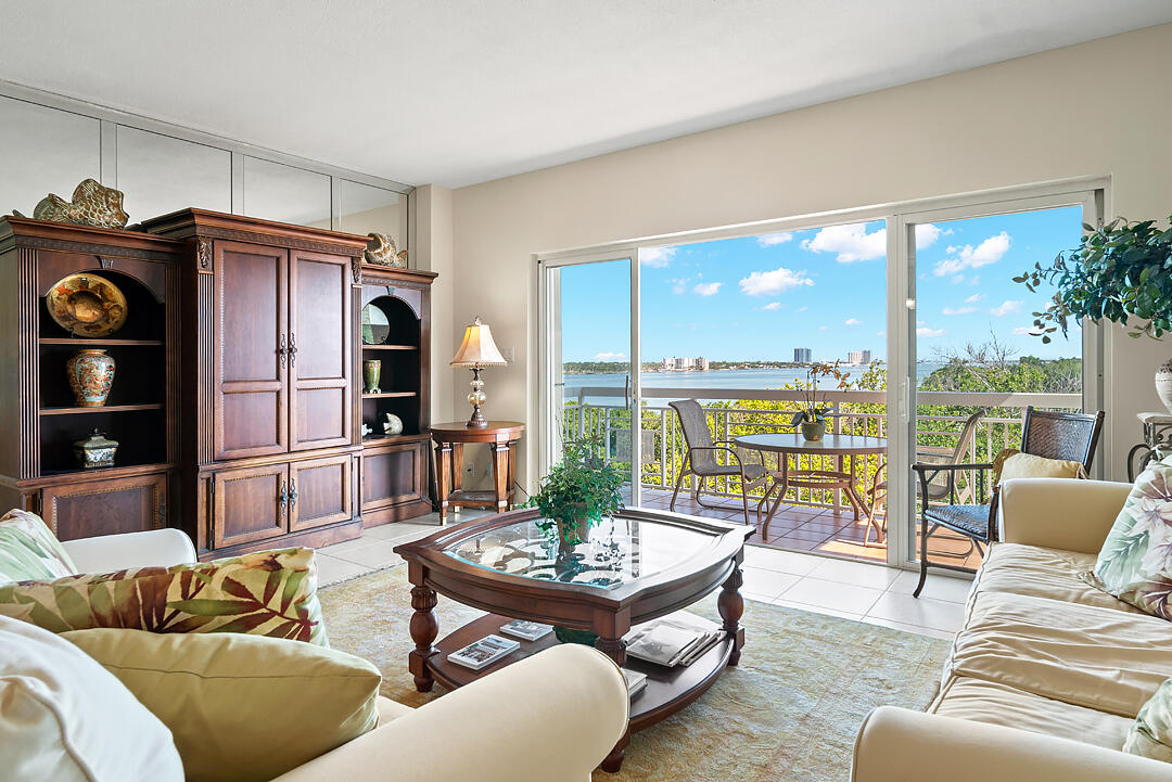 250 Bradley Place 706