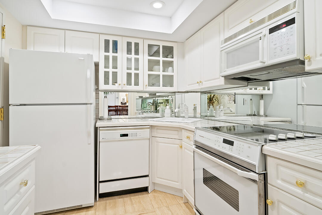 250 Bradley Place 706