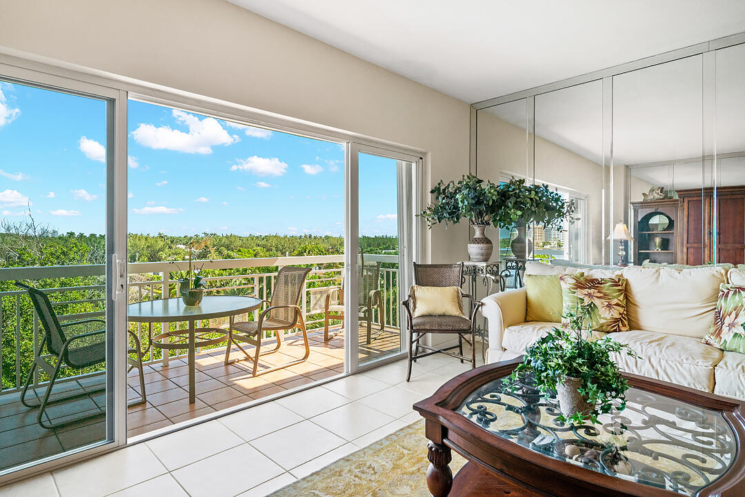 250 Bradley Place 706