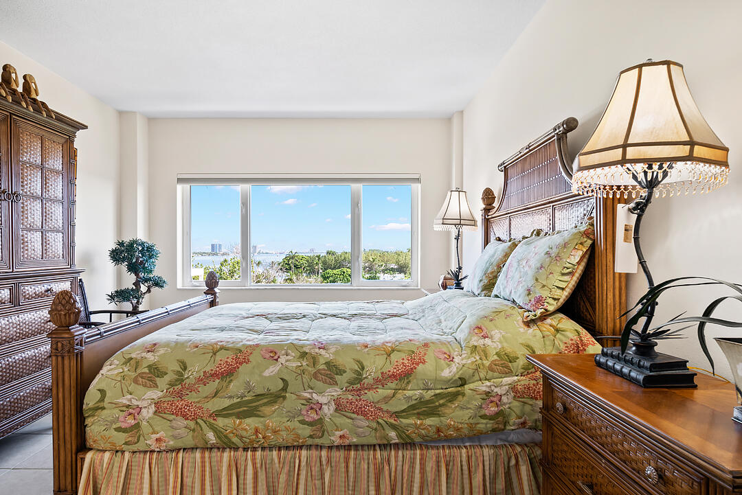 250 Bradley Place 706