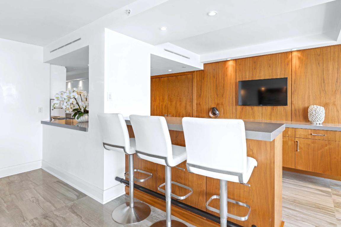 400 N Flagler Drive Unit: Ph-D2