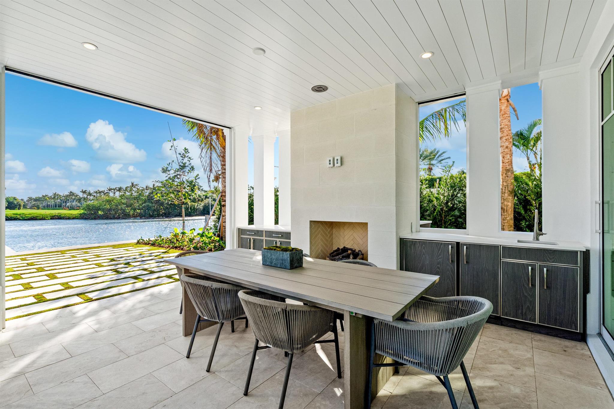 584 Island Drive