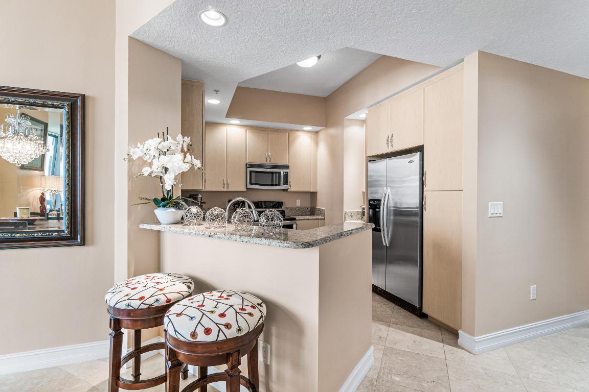 701 S Olive Avenue 715