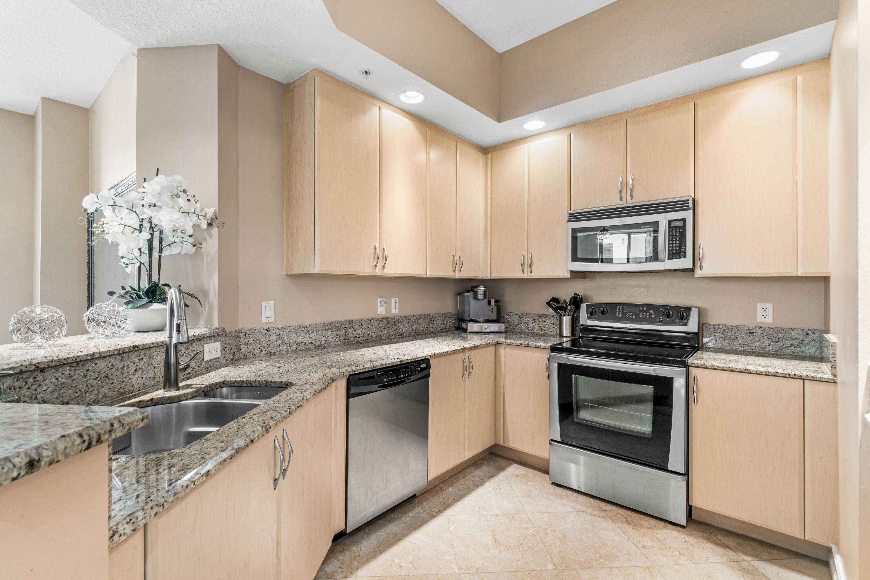 701 S Olive Avenue 715