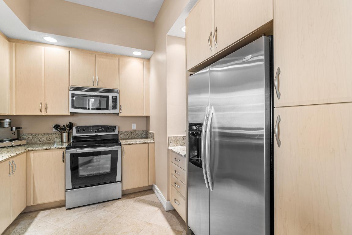 701 S Olive Avenue 715