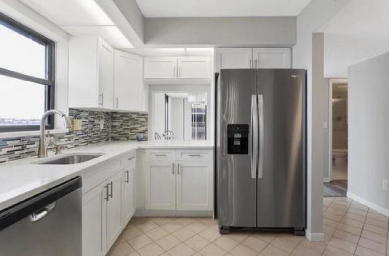 896 N Federal Highway 332